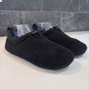 UGG Women's Plushy Slipper Black Fuzzy Wool Lined Toggle Size 8